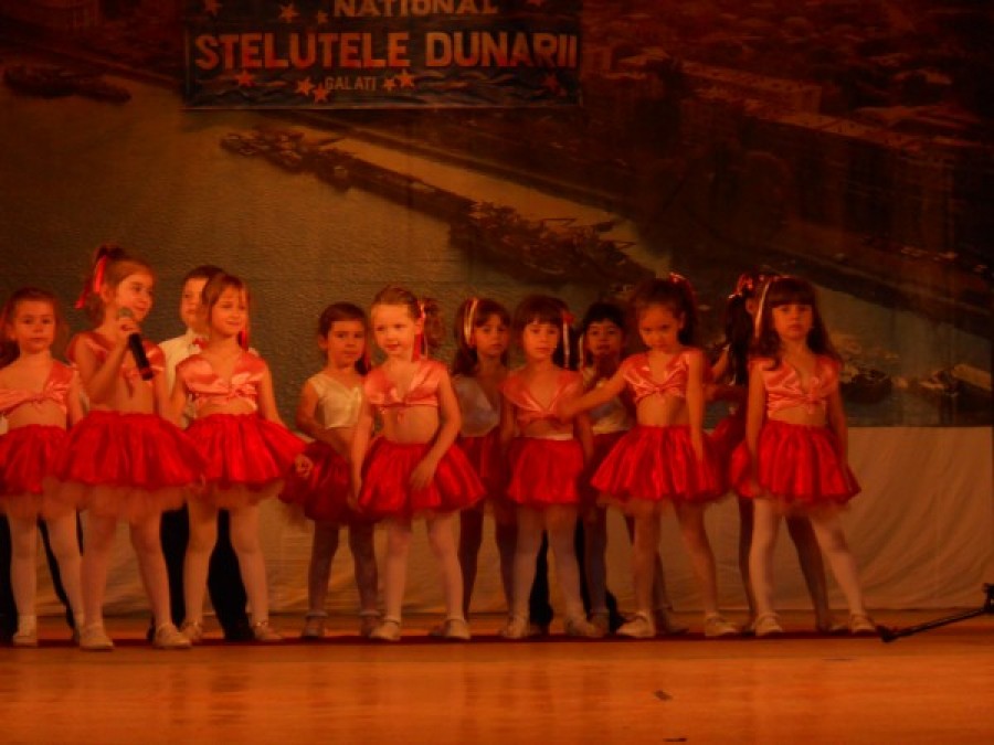 Festivalul "Steluţele Dunării" REUNEŞTE sute de prichindei