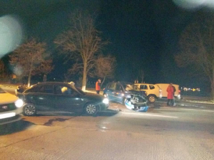 Trei maşini s-au ciocnit violent, pe Faleză