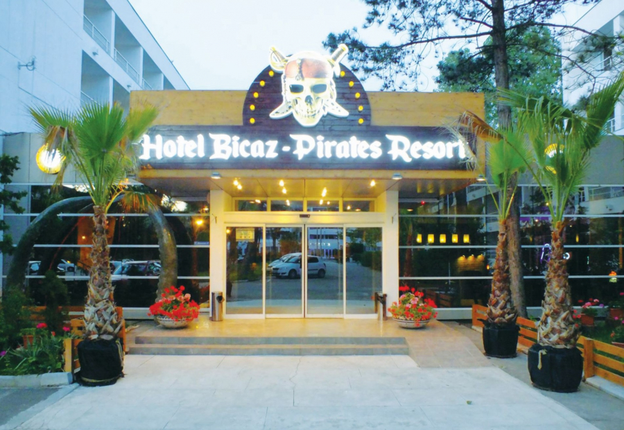 Mare, soare şi distracţie în condiţii de perfectă siguranţă. Povestea „Pirates Resort”, pregătită pentru noul sezon estival