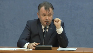 ”Un ordin de ministru nu poate ţine medicii la spital”