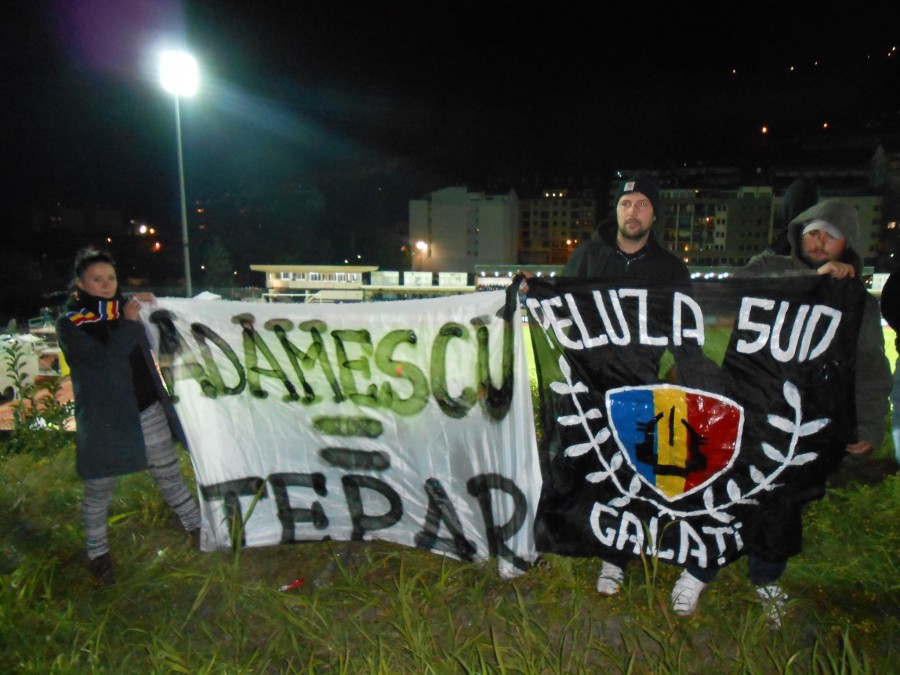 Fanii Oţelului au protestat împotriva lui Adamescu la meciul României din Andorra