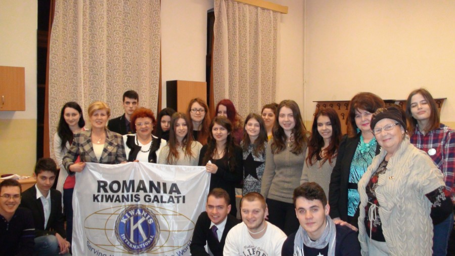 Un nou Club Kiwanis, format din elevi bursieri