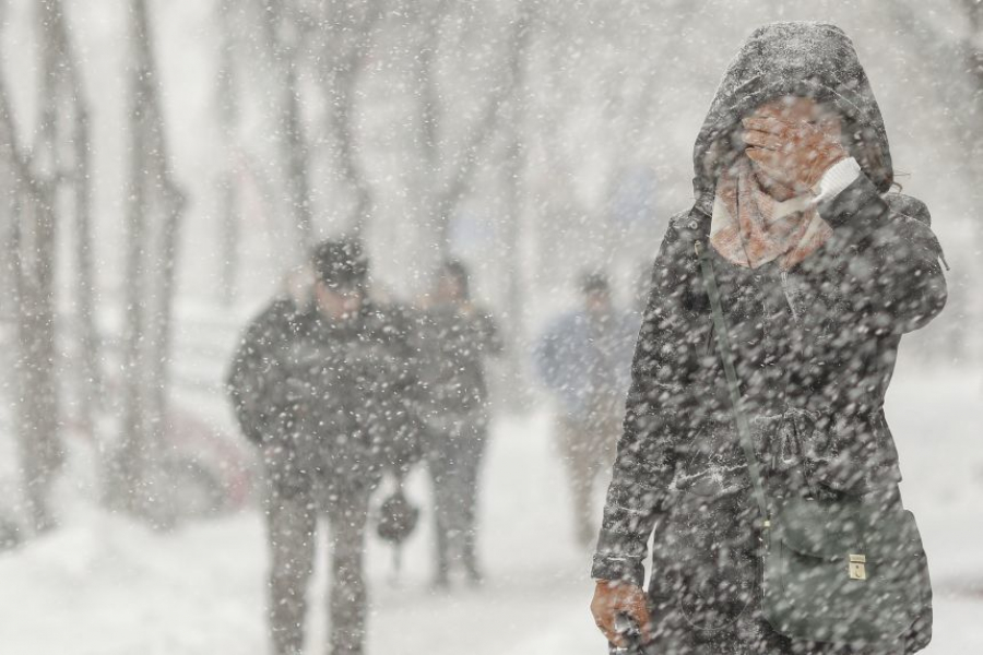 Meteorologii au prelungit codul galben de vânt și ninsori