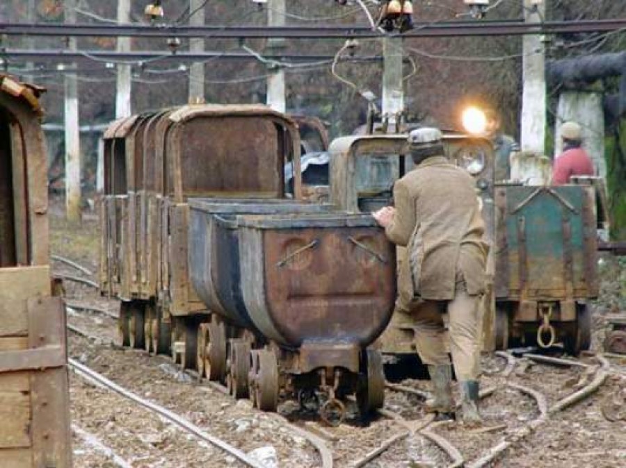 Gorj: Un miner a murit prins de banda de transport a cărbunelui