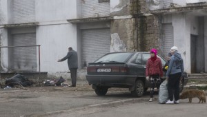 GUNOAIE aruncate aiurea, lângă containere/ &quot;Cât timp nu se trece la AMENZI, nu putem educa pe nimeni&quot;