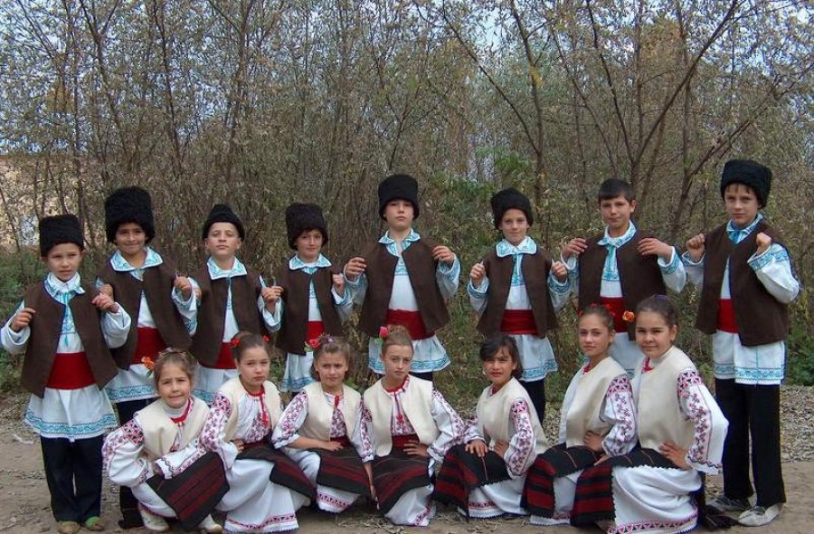 LADA DE ZESTRE/ Ansamblul "Bujoreanca" şi păstrătorii de rost din Cavadineşti (FOTO)