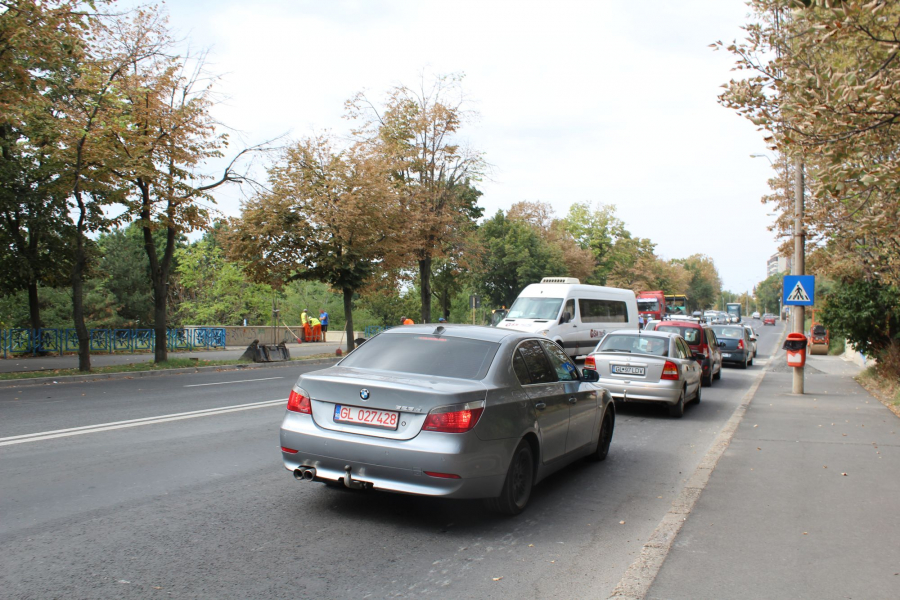 Trafic îngreunat pe Faleza Superioară. Încă o trecere de pietoni supraînălţată (FOTO)