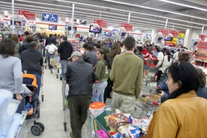 Atenţie la produsele care se vând ca fiind &quot;tradiţionale&quot; / &quot;Parizer ca la bunica&quot; (cu E-uri) şi fasole adusă din China
