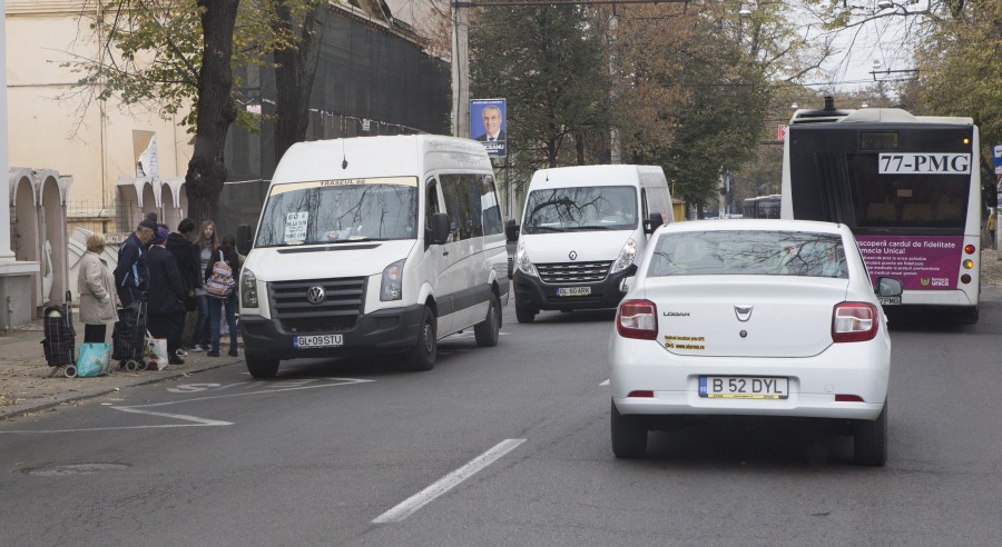 Firmele de MAXI-TAXI cer Primăriei PRELUNGIREA contractelor de transport