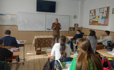 Elevii gălăţeni, informaţi despre colegiile militare