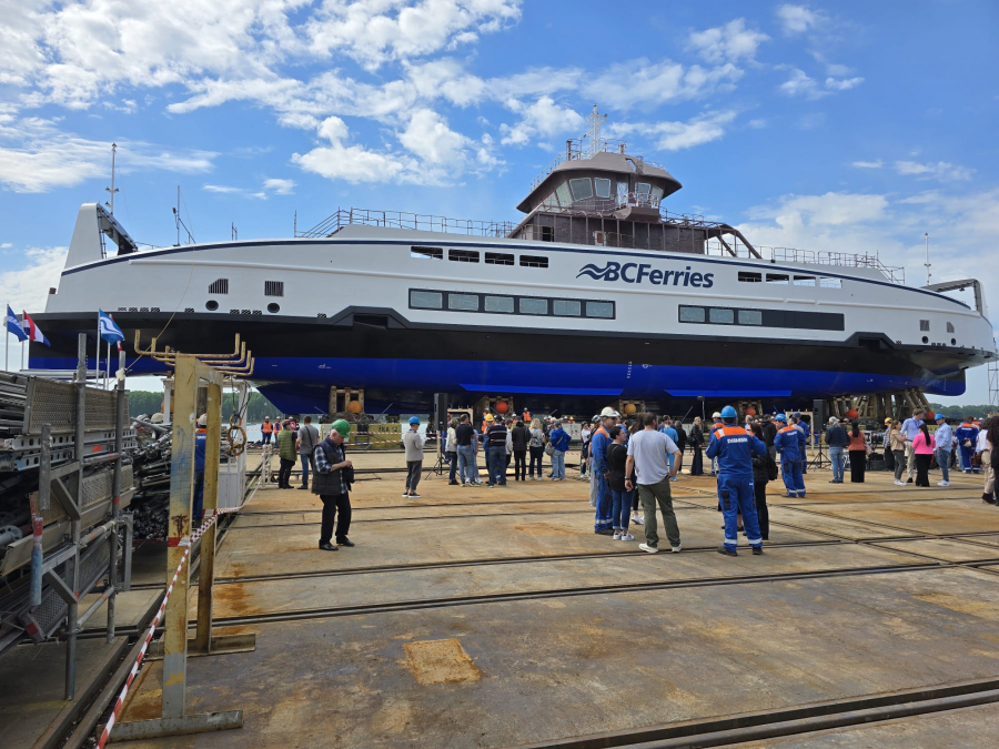 Feribotul construit de Damen pentru BC Ferries, botezat cu gin canadian (VIDEO)