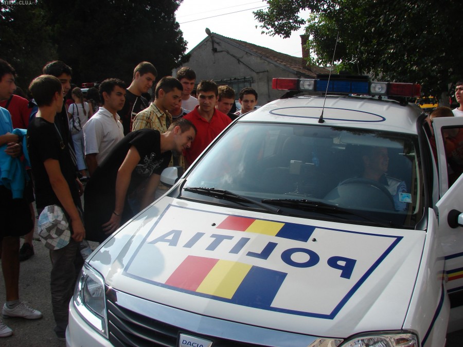 Paza elevilor va fi asigurată de poliţie! Vezi câţi agenţi vor patrula pe lângă unităţile şcolare!