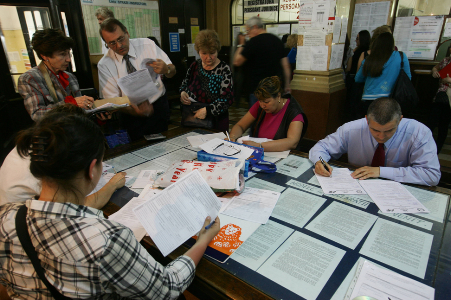 Nu căutați acul și pixul în carul cu fân!
