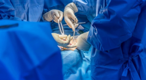 Gălăţean vindecat de cancer cu ajutorul unui robot. Operaţie complexă