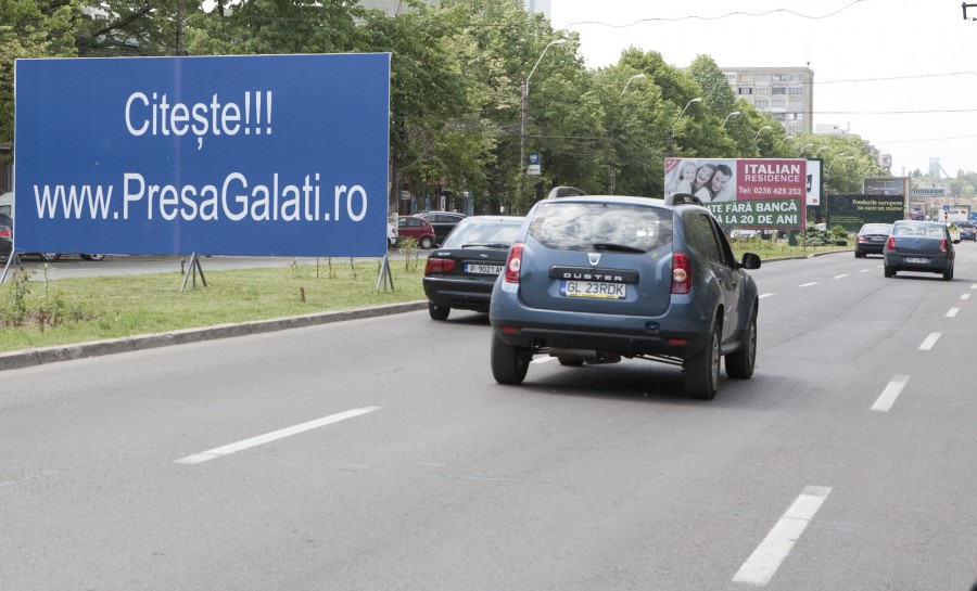 Să avem puţintică răbdare: până la alegeri aflăm ale cui sunt panourile de pe Brăilei