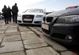 EXCLUSIVITATE VIAŢA LIBERĂ/ Cum se fac &quot;şmenuri&quot; cu maşini de Germania din bucăţi