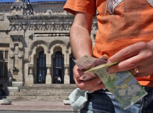 Studenţie pe bani grei - Taxele de studiu la &quot;Dunărea de Jos&quot; au fost actualizate