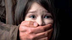 Pedofil arestat, după ce a agresat trei minore