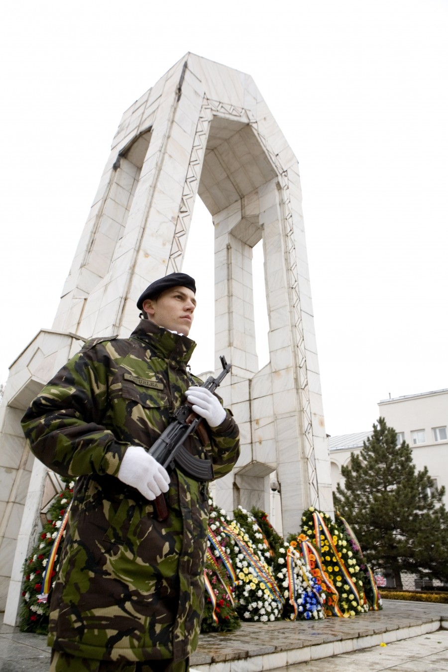 Autorităţile vă invită să sărbătoriţi Ziua Libertăţii/ Ceremonie religioasă şi depuneri de coroane