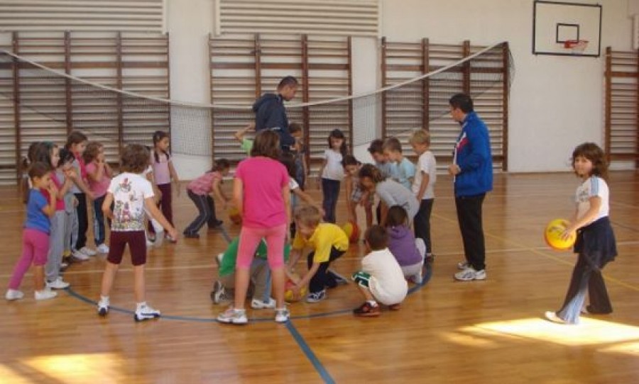 Ministrul Educaţiei vrea patru ore de sport pe săptămână