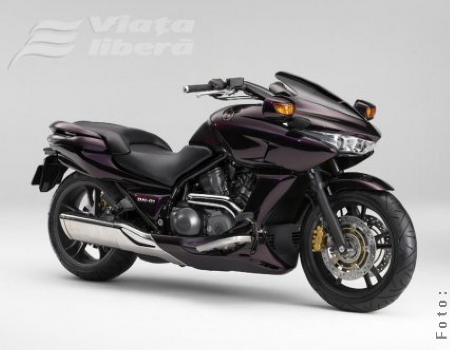 Adolescentă azvârlită de pe motocicletă