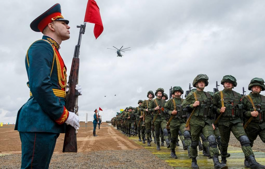 Rusia face exerciţii militare în zona Caucazului şi Mării Negre