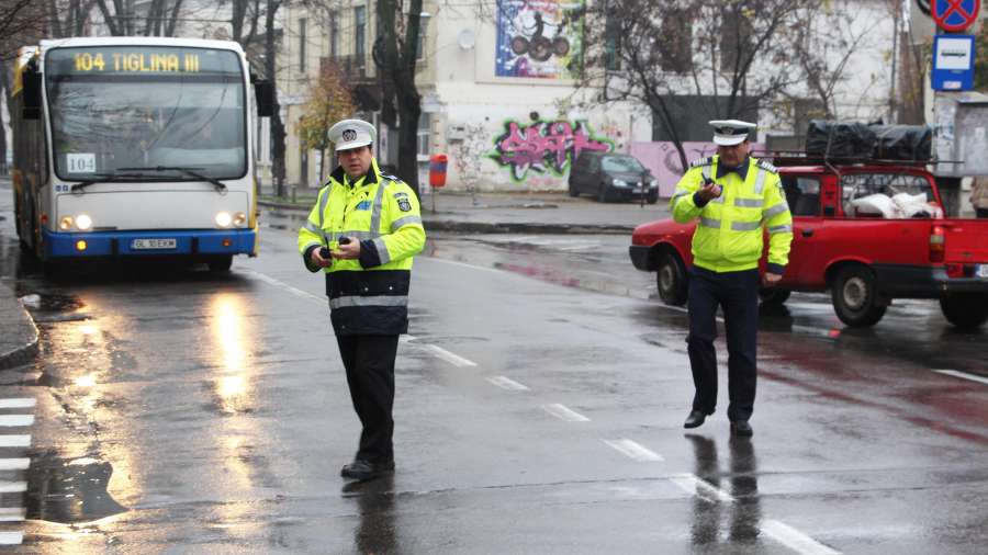 Sute de şoferi, sancţionaţi de poliţiştii locali. Amenzi de peste 150.000 de lei