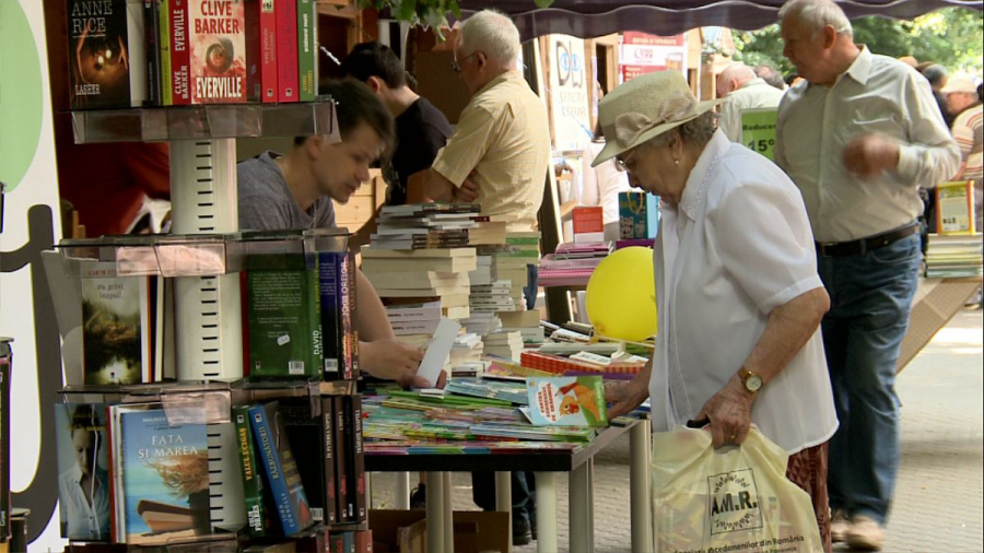 PAMFLET | Cine a venit, cine nu şi de ce. Detalii zemoase de la Târgul de Carte