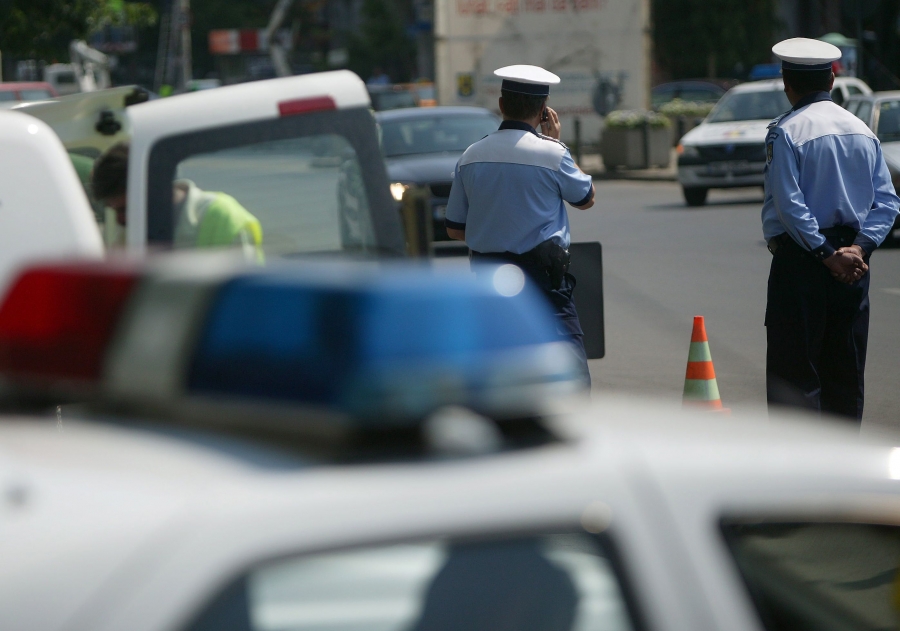 Maşinile-şcoală, urmărite în trafic. Mai mulţi INSTRUCTORI AUTO au fost SANCŢIONAŢI pentru abateri grave