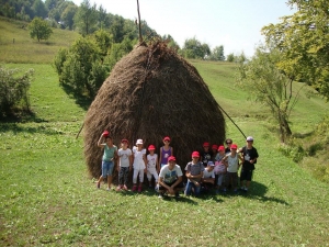 Puteți AJUTA un copil să meargă în tabără