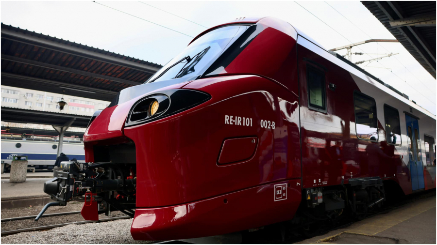 Întârziere în livrarea trenurilor electrice