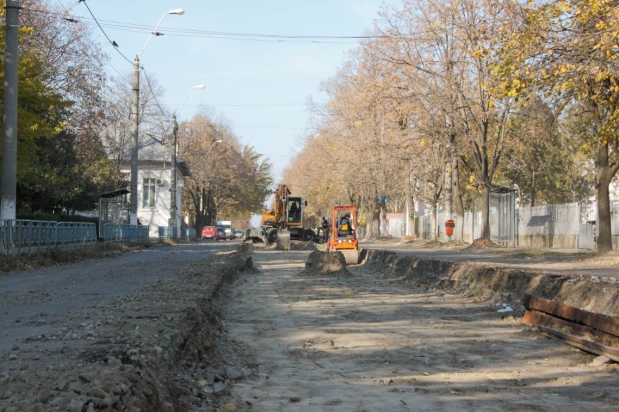 O modernizare (mult) prelungită/ Strada Traian aşteaptă primăvara