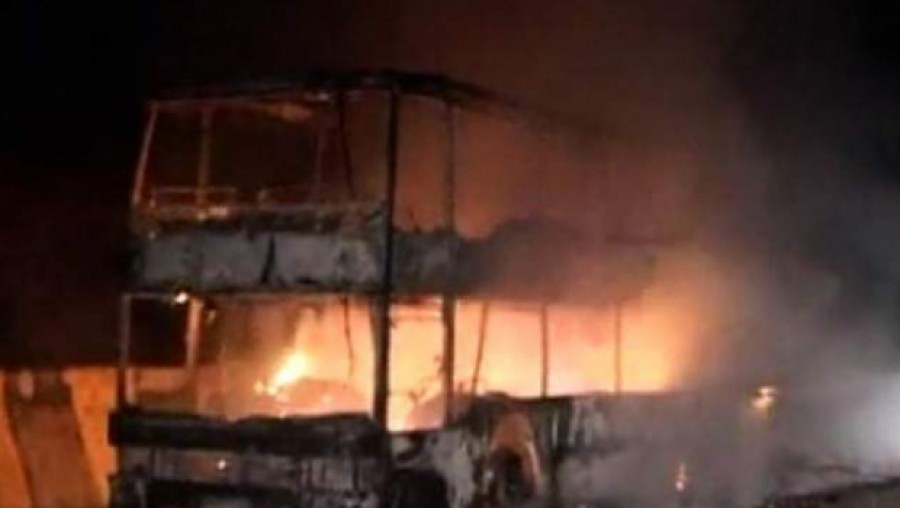 Un autocar cu turişti români a luat foc în apropiere de staţiunea bulgară Sunny Beach
