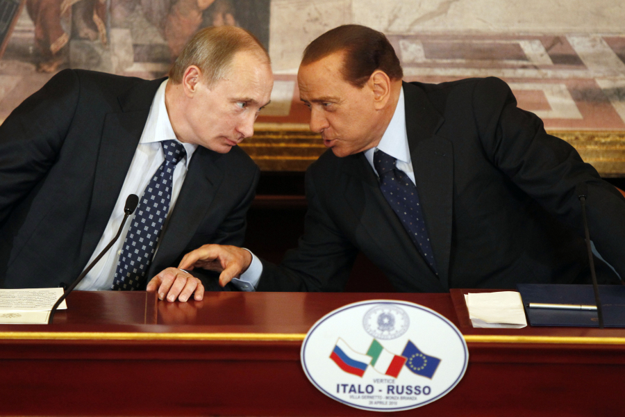 Berlusconi, „scrisori dulci” și vodcă de la Putin