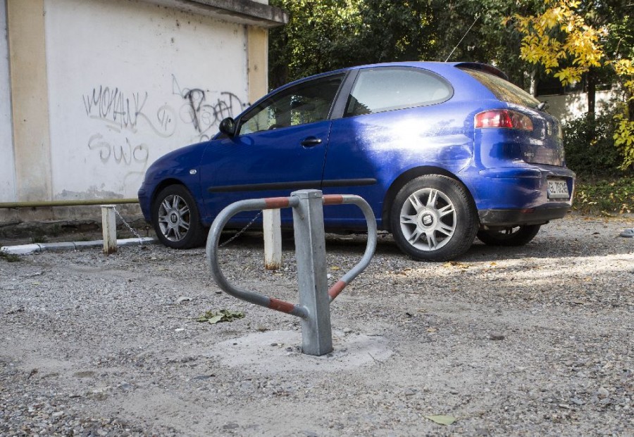 Parcările publice din Galaţi, (dez)ocupate după bunul plac!