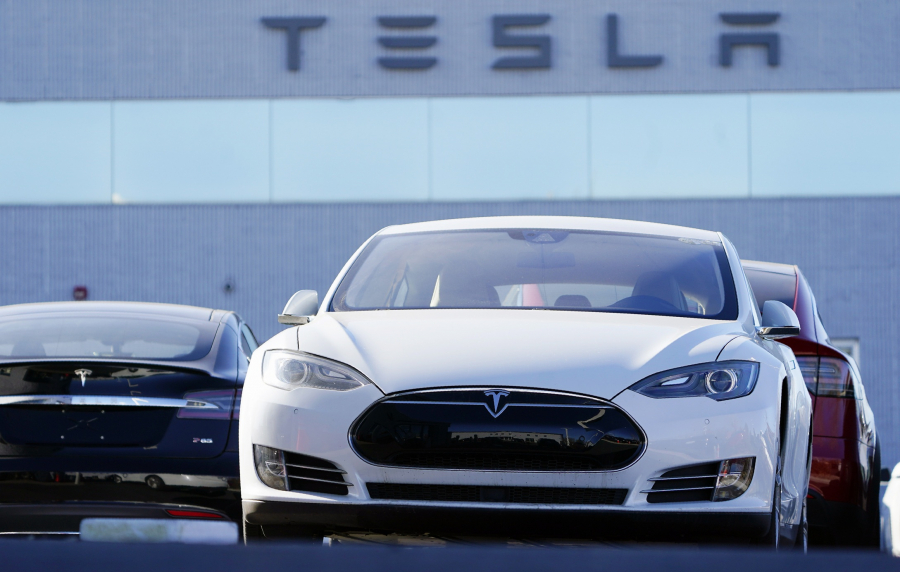 Vânzările Tesla scad și în România