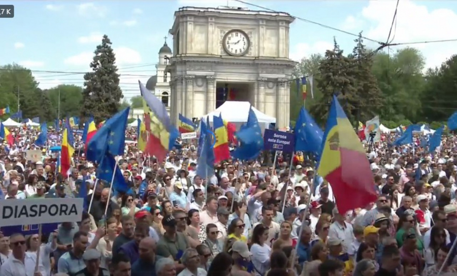 Zeci de mii de participanți la adunarea națională „Moldova Europeană”