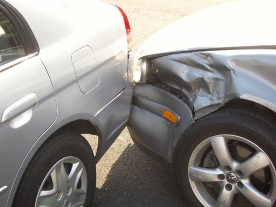 UPDATE: Carambol în Galați. Un șofer beat şi fără permis a fost arestat după ce a avariat șapte maşini