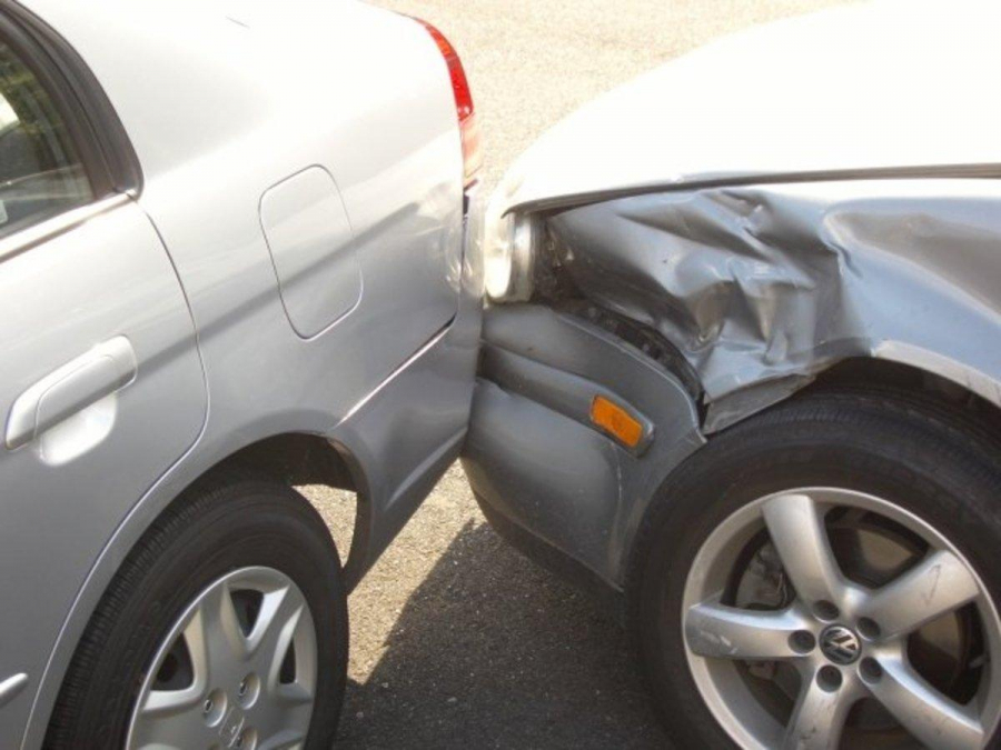 UPDATE: Carambol în Galați. Un șofer beat şi fără permis a fost arestat după ce a avariat șapte maşini