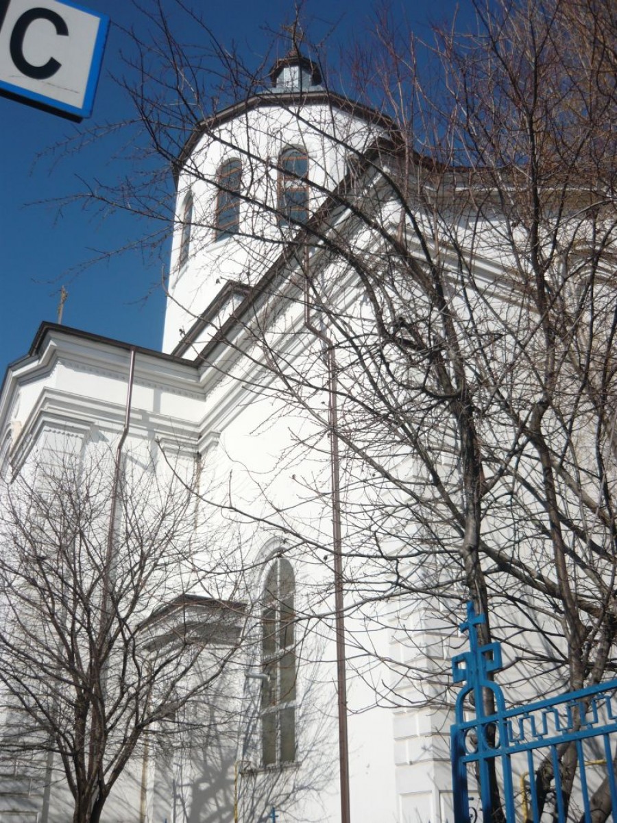 Campanie VL - Biserici istorice gălăţene: Altarul "Sf. Pantelimon" - oază de linişte în mijlocul oraşului