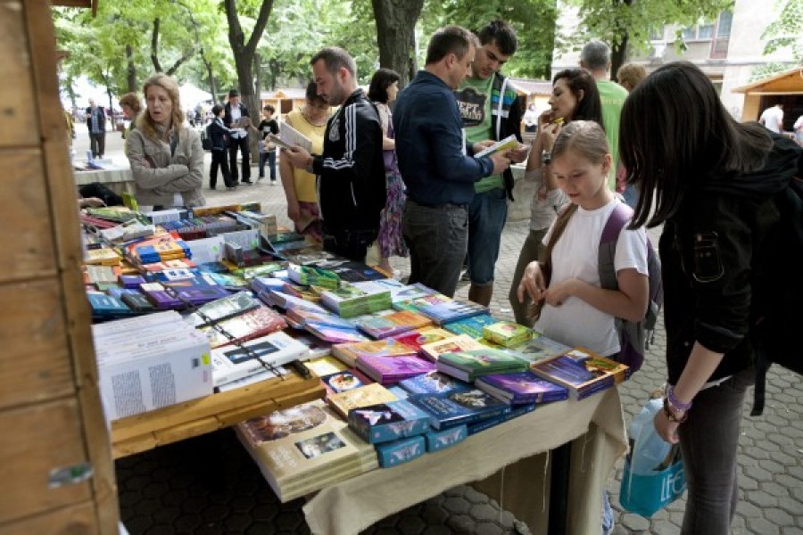 Festivalul de carte "Axis Libri" 2015/ Peste 220 de edituri din ţară şi străinătate, la Galaţi