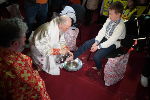 În Joia Mare, IPS Arhiepiscop Casian a împlinit rânduiala spălării picioarelor