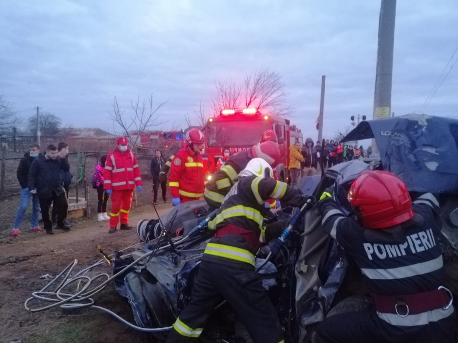 UPDATE Grav accident feroviar la Barcea: Un șofer a murit spulberat de tren (VIDEO)