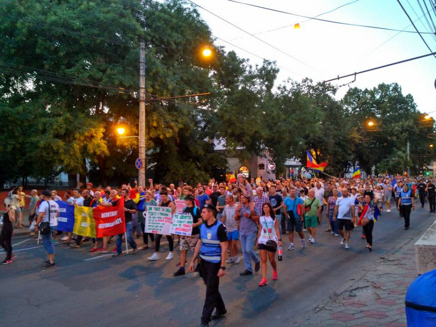 UPDATE FOTO-VIDEO | Peste 1.000 de gălăţeni au protestat pe străzile oraşului