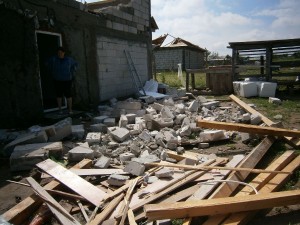 GALERIE FOTO &amp; VIDEO / Trei minute de groază la Drăguşeni. O tornadă a distrus 29 de case 