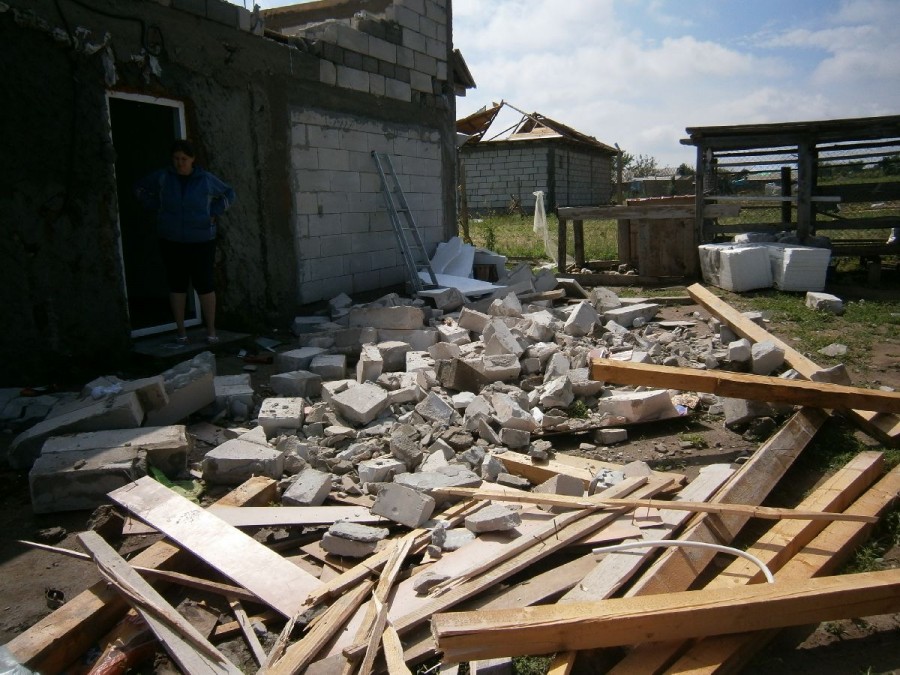 GALERIE FOTO & VIDEO / Trei minute de groază la Drăguşeni. O tornadă a distrus 29 de case 