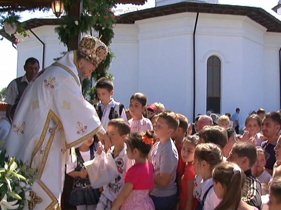 Biserica din Frumuşiţa, frumoasă ca o mireasă / Resfinţită după 101 ani