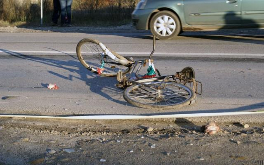 A lovit cu mașina un biciclist beat