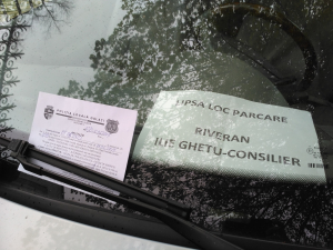 Consilier local, invitat la poliţie pentru parcare ilegală
