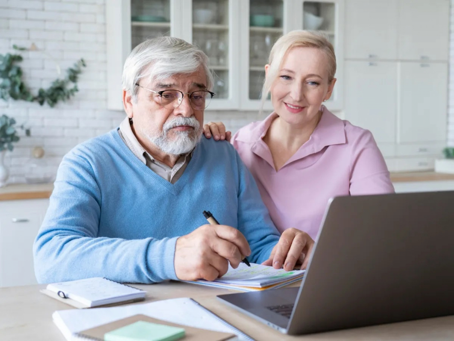 Seniorii gălățeni învață cum să fie în siguranță online